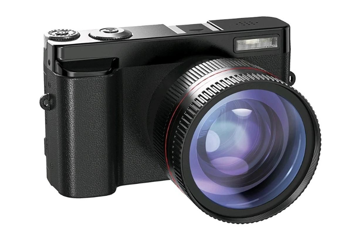 4K Digital Camera for Outdoor Photography With 32GB TF Card 180 Degree Flip Screen 16X Zoom 48MP Autofocus
