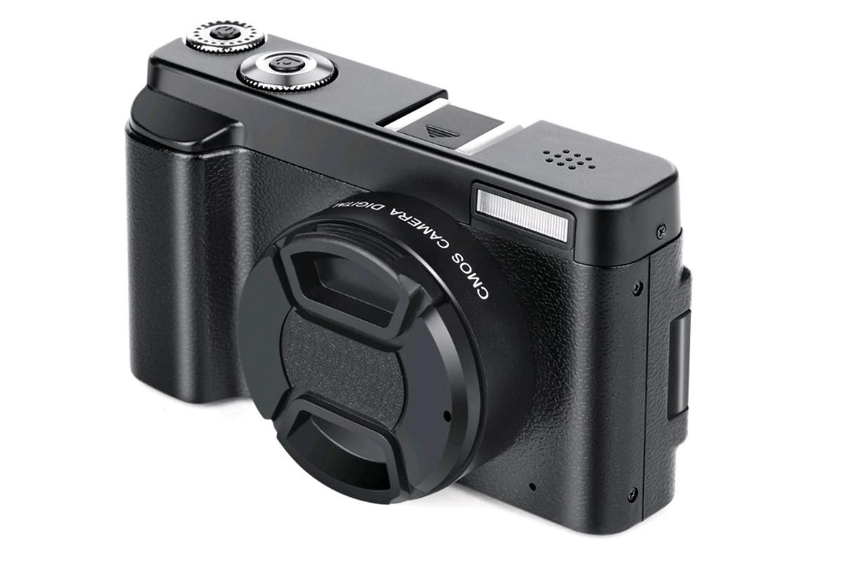 4K Digital Camera for Outdoor Photography With 32GB TF Card 180 Degree Flip Screen 16X Zoom 48MP Autofocus
